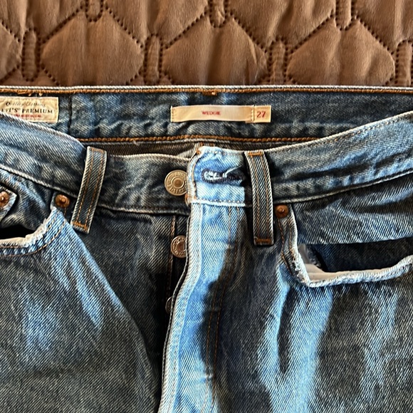 Levi Wedgie Jeans - Picture 4 of 5